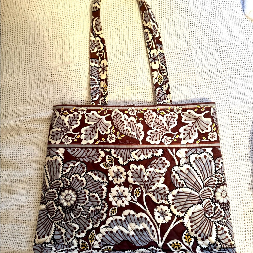 Brown and White Floral Tote Bag with Nature-Inspired Design